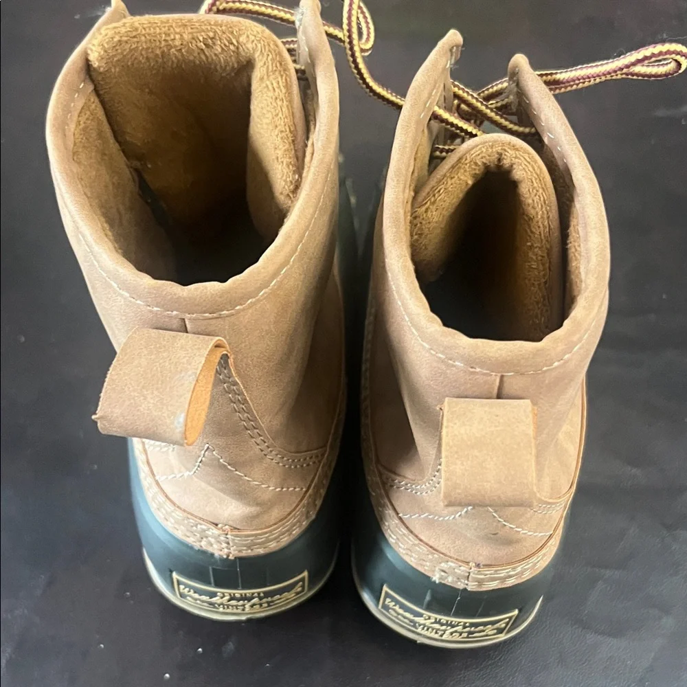 Stylish Tan and‎ Green Boat Shoes